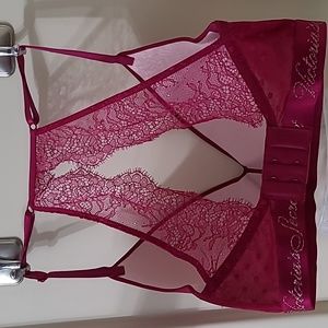 Victoria's Secret 32DDD bra, magenta color